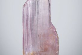 kunzit-krystal_fast_9c132b.jpg